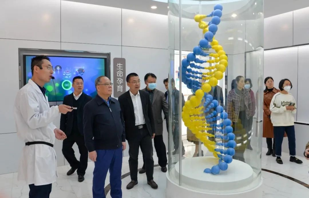 市政協(xié)到我校調(diào)研職業(yè)教育高質(zhì)量發(fā)展工作(圖2) 市政協(xié)到我校調(diào)研職業(yè)教育高質(zhì)量發(fā)展工作(圖2)